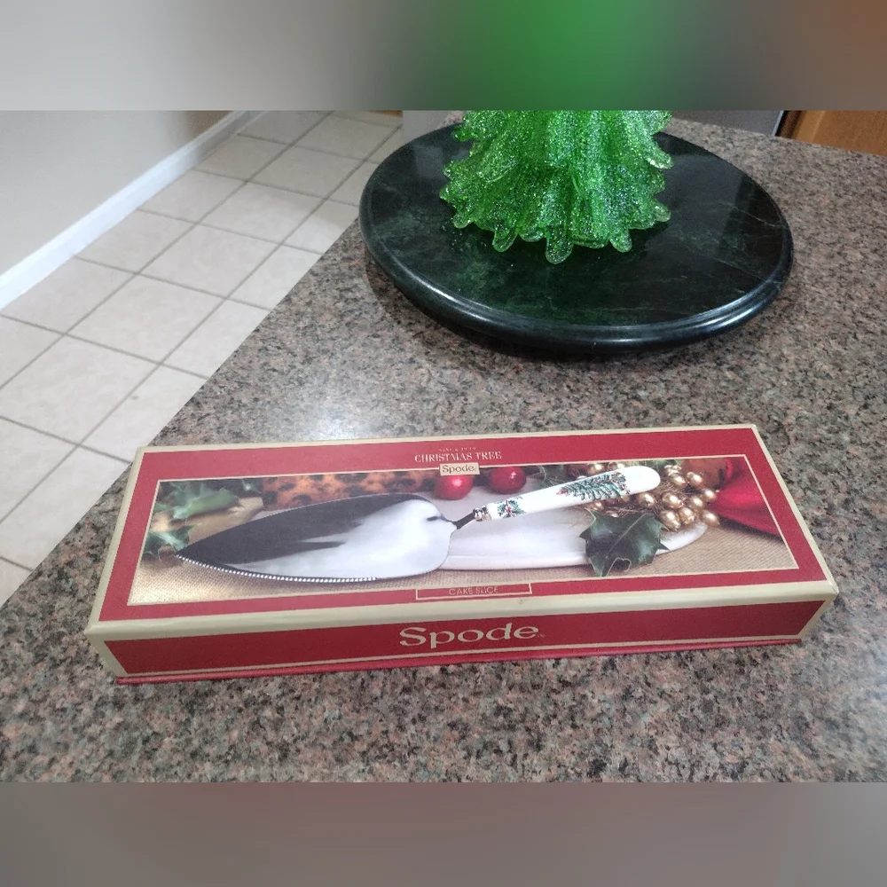 NWT Spode Christmas Tree Cake Slice